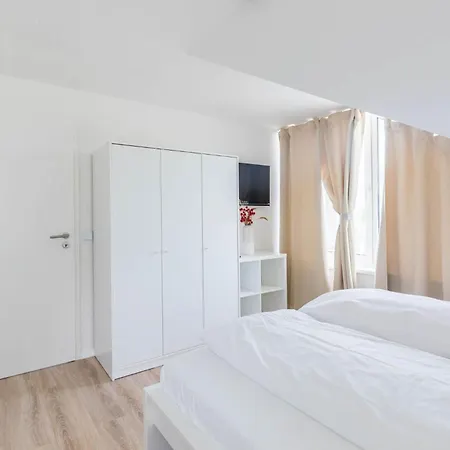 Haus Seeblick 15 *
